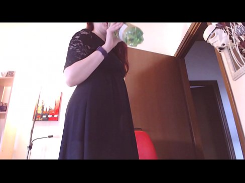 ❤️ Een onderdanige slaaf die houdt van vieze en weelderige slipjes wordt gedwongen te masturberen na het bekijken van deze video! Sex video at us ️❤