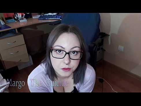 ❤️ Sexy meisje met bril zuigt Dildo diep op camera Sex video at us ️❤