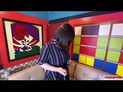 ❤️ Japanse cutie met grote tieten masturbeert met sexspeeltjes en heeft een orgasme. Ze vertelt in een interview over haar neukervaring. Enorme tieten en harig kutje die luid kreunen. Osakaporn Sex video at us ️❤