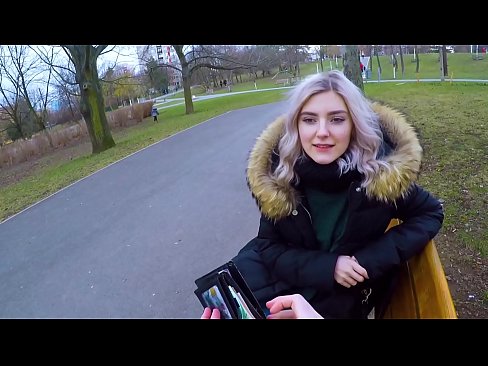 ❤️ Slikt het hete sperma van een vreemde voor geld - blowjob in het park door Eva Elfie Sex video at us ️❤